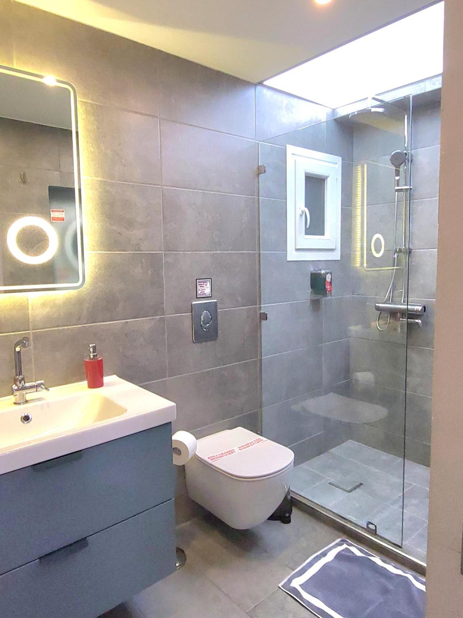 “Zeus”, Stylish Luxury Business Suite In The Heart Of Athens. Bagian luar foto